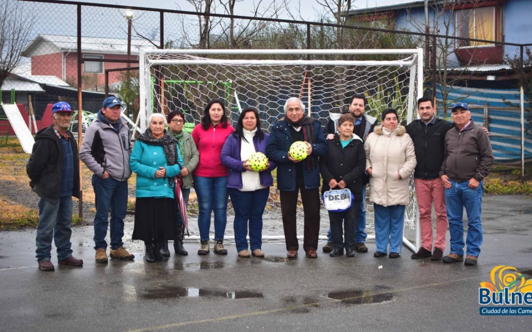 Municipio entrega Implementos deportivos para sector Los Maitenes