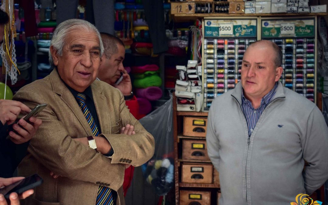 Alcalde Jorge Hidalgo y Concejal Juan Pablo Roa visitaron tienda La Paloma que cumplió cien años de existencia