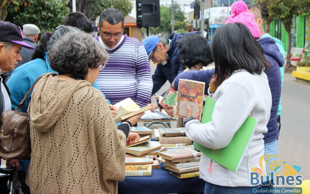 Celebración del Día Internacional del Libro en Paseo Peatonal Carlos Palacios