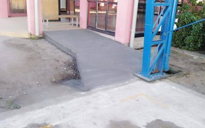 Mejoran escuela de Cantarrana que tiene un camino pavimentado para discapacitados