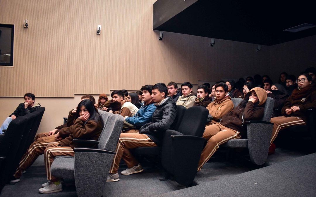 Con gran interés de los estudiantes de Bulnes finaliza el Programa Escuela al Cine de la Cineteca Nacional de Chile