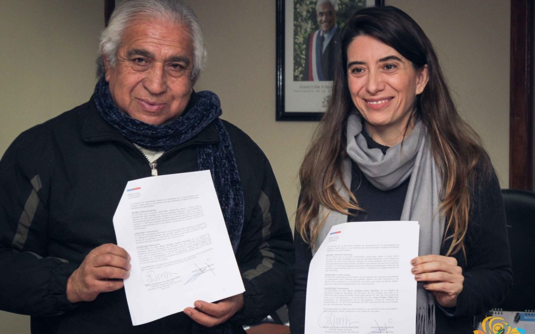 Alcalde Jorge Hidalgo y María Soledad Castro Martínez SEREMI de Las Culturas, Las Artes y el Patrimonio de Ñuble firman importante convenio para el fortalecimiento del PMC