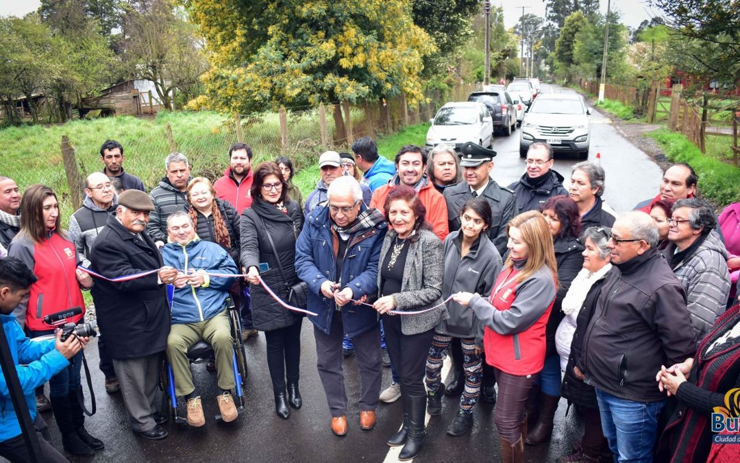 Municipio inauguró pavimento de la calle Campo de Deportes.