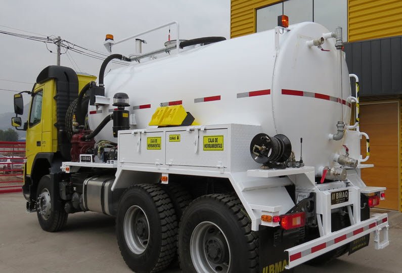 Secplan logra apoyo regional para adquirir un camión capaz de limpiar fosas
