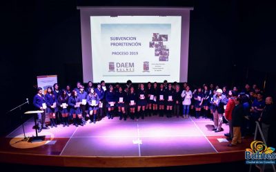 Municipio de Bulnes reconoce a alumnos que persisten en continuar sus estudios