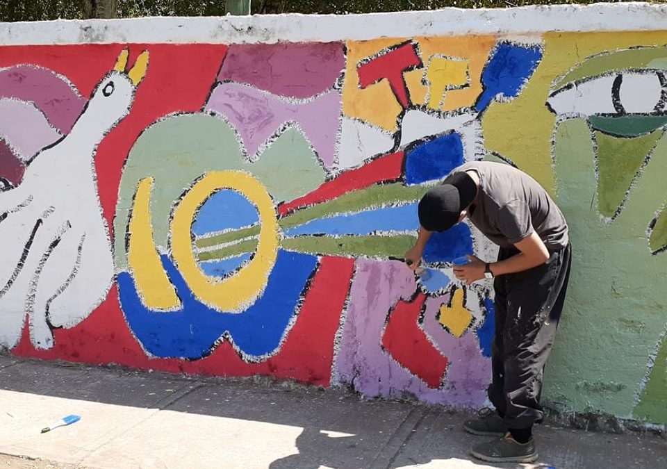 Jóvenes de Bulnes quieren llenar de colores las murallas de la ciudad