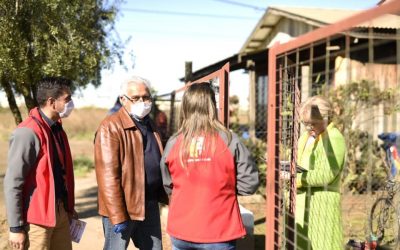 Alcalde y equipo municipal se despliegan para amplia entrega de ayudas sociales en sector El Progreso de Bulnes