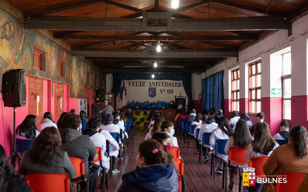 Alcalde y Concejales participaron de ceremonia por el aniversario del Liceo Bicentenario Santa Cruz de Larqui