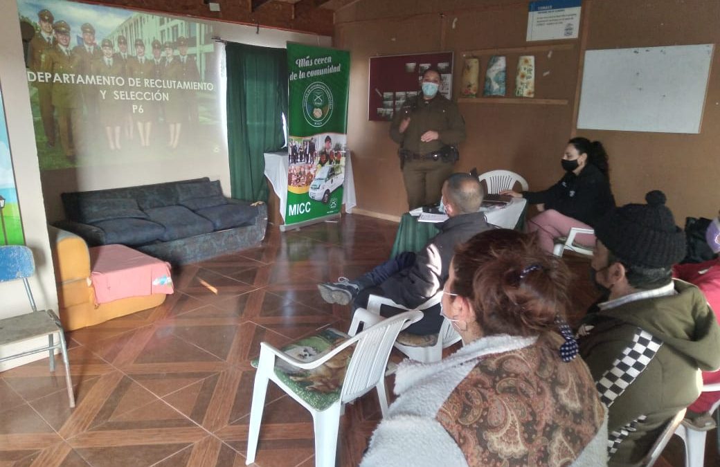 Municipio y Carabineros realizan talleres informativos en poblaciones de Bulnes