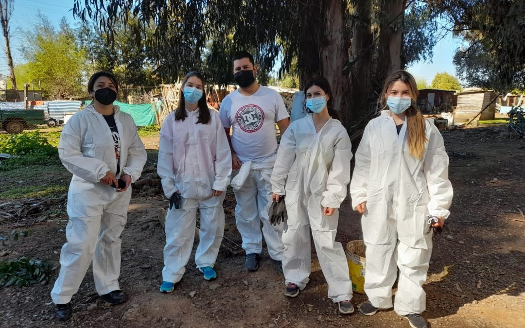 Tata Lovers asisten a vecinos del campamento El Refugio