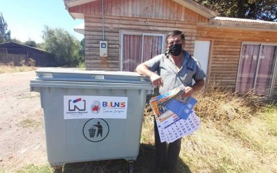 Entrega de contenedores de basura en la comuna