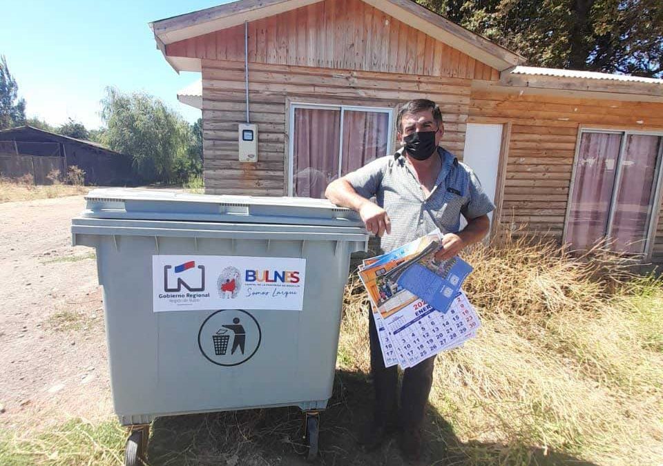 Entrega de contenedores de basura en la comuna