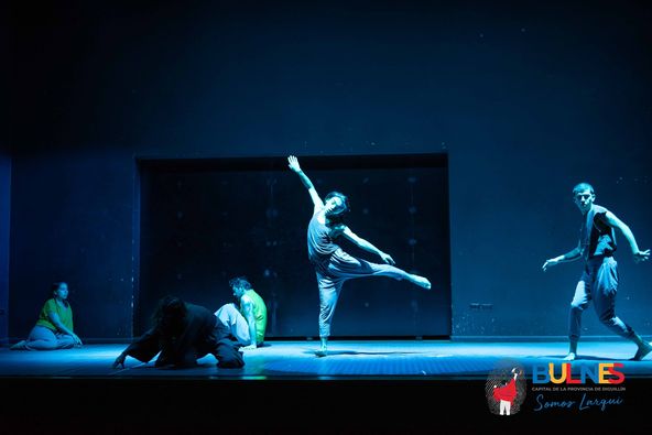 Obra Materia Prima en teatro municipal de Bulnes